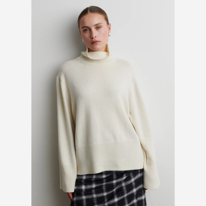 Alpha Knit T-Neck Cream