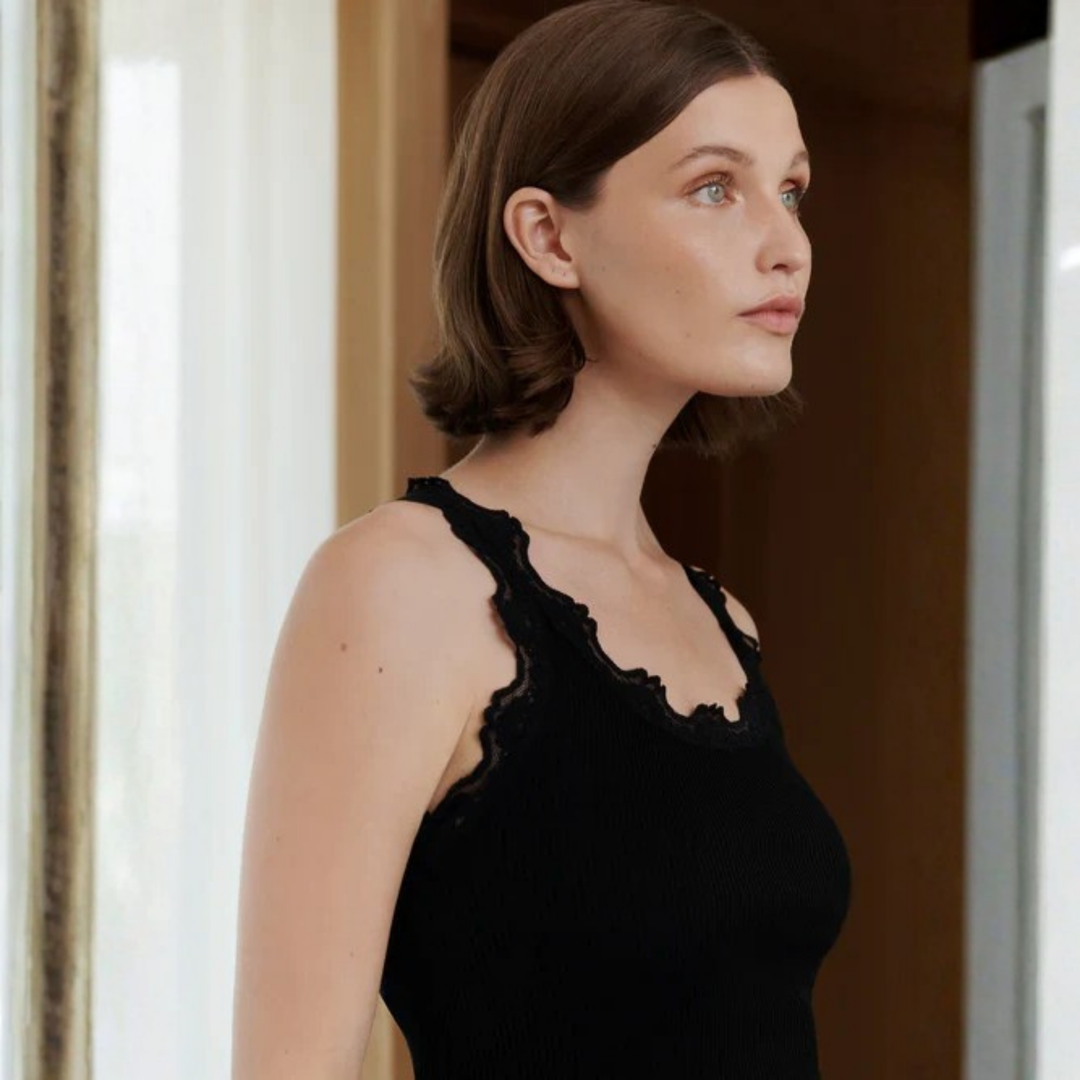 RWBabette U-Neck Lace Top Black