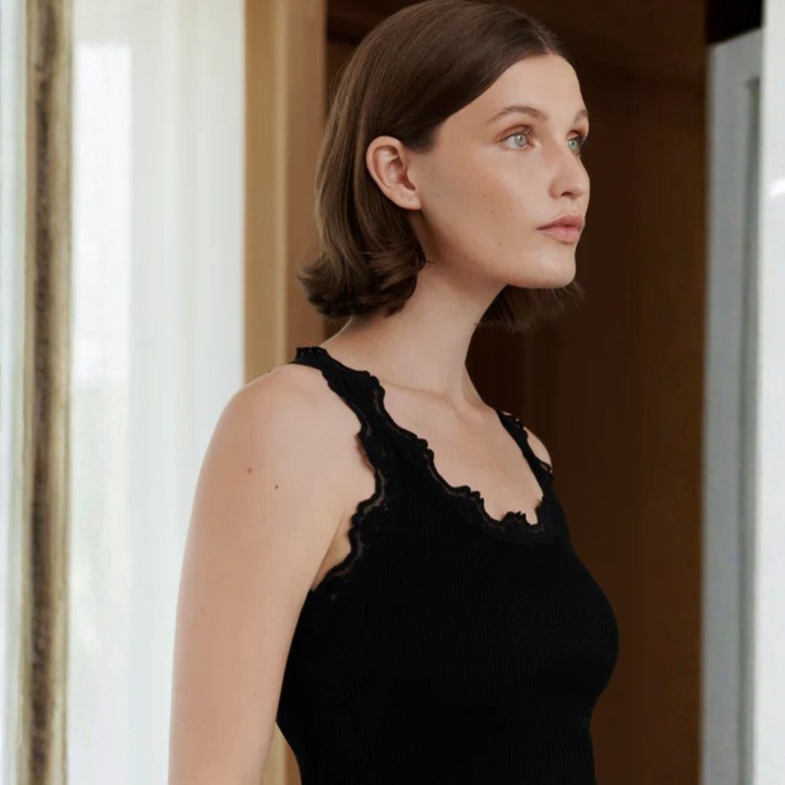 RWBabette U-Neck Lace Top Black