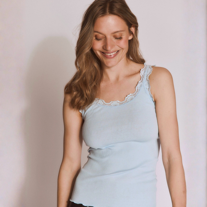 RWBabette U-Neck Lace Top Nantucket Blue